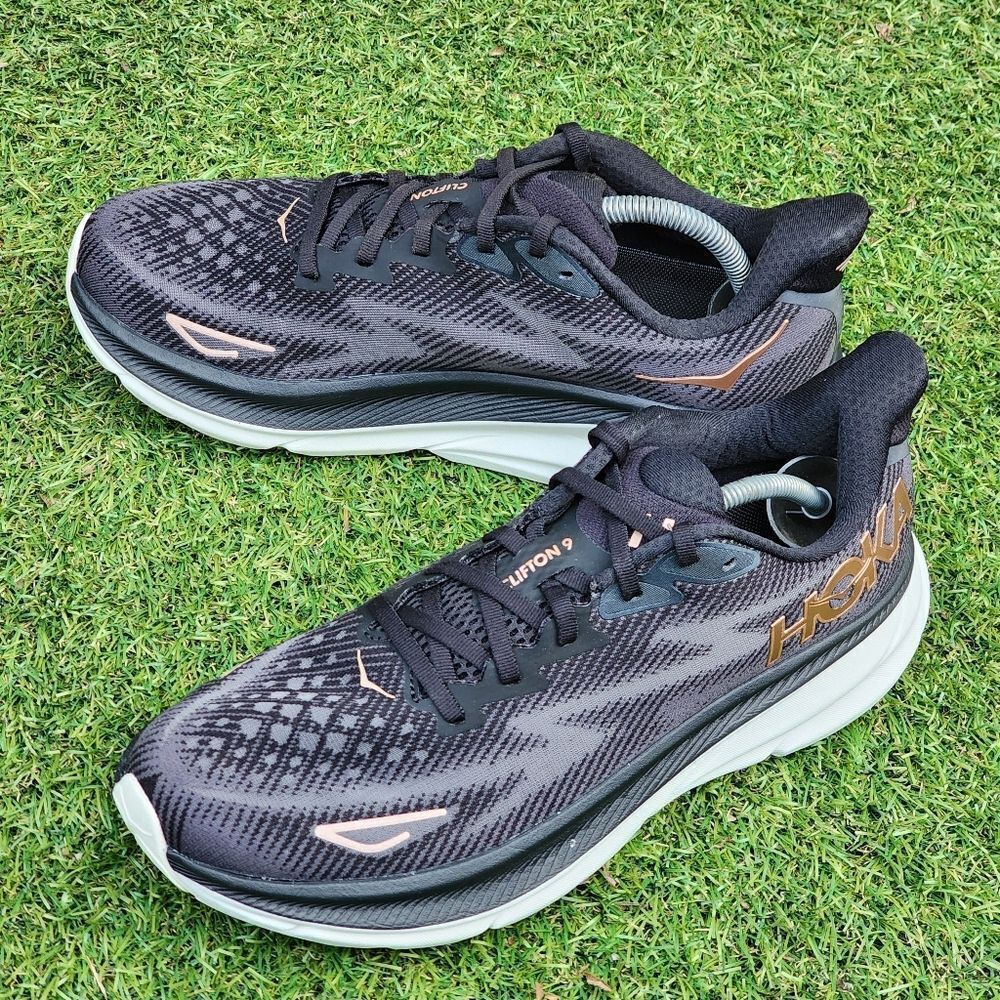 HOKA CLIFTON 9 - Womens Athletic Shoes - SIZE 10B